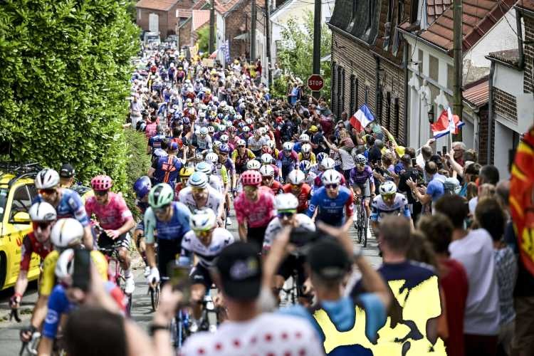 Crowds great the race during the opening stage of the 2025 Tour de France (Credit ASO & Charly López)